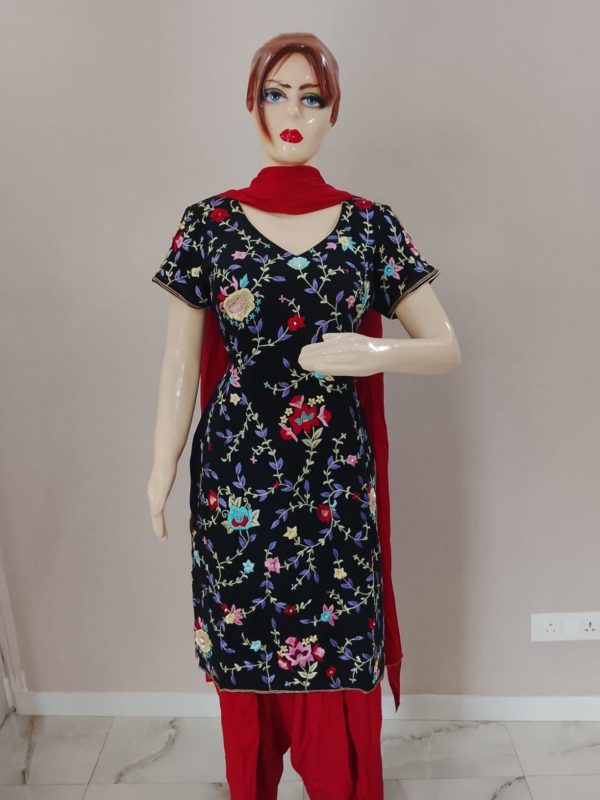 Black Suit With Red Salwar - Image 2