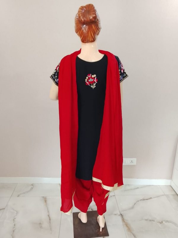 Black Suit With Red Salwar - Image 4