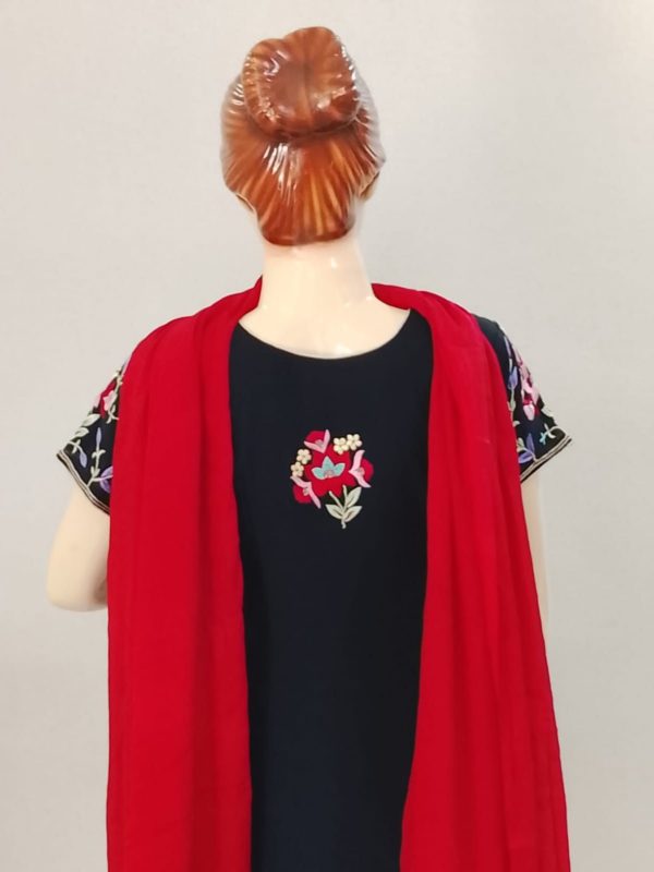 Black Suit With Red Salwar - Image 5